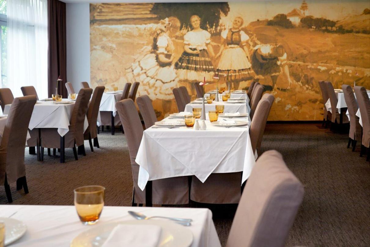 Hotel Mousson 미칼로브체 외부 사진