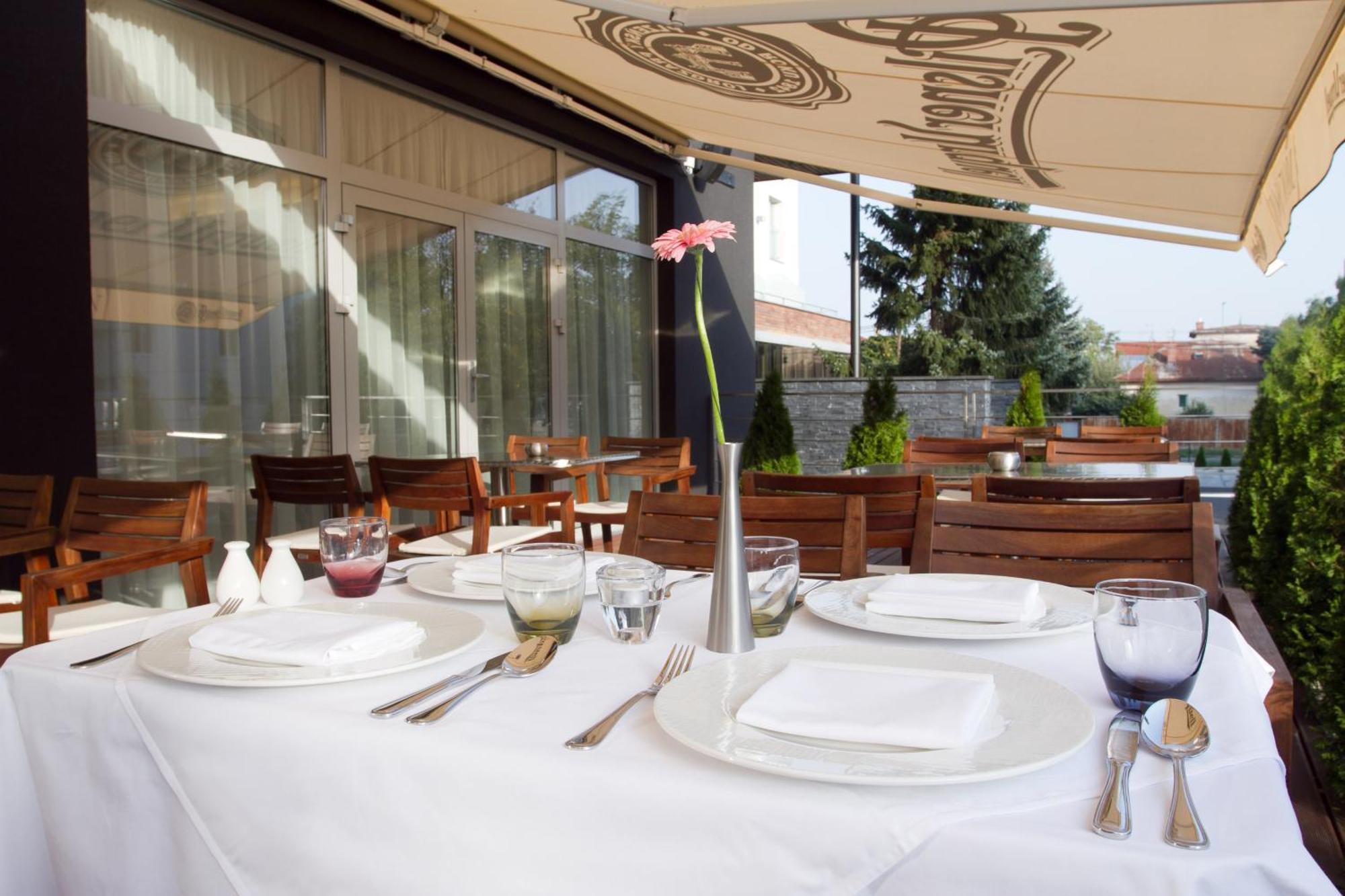 Hotel Mousson 미칼로브체 외부 사진